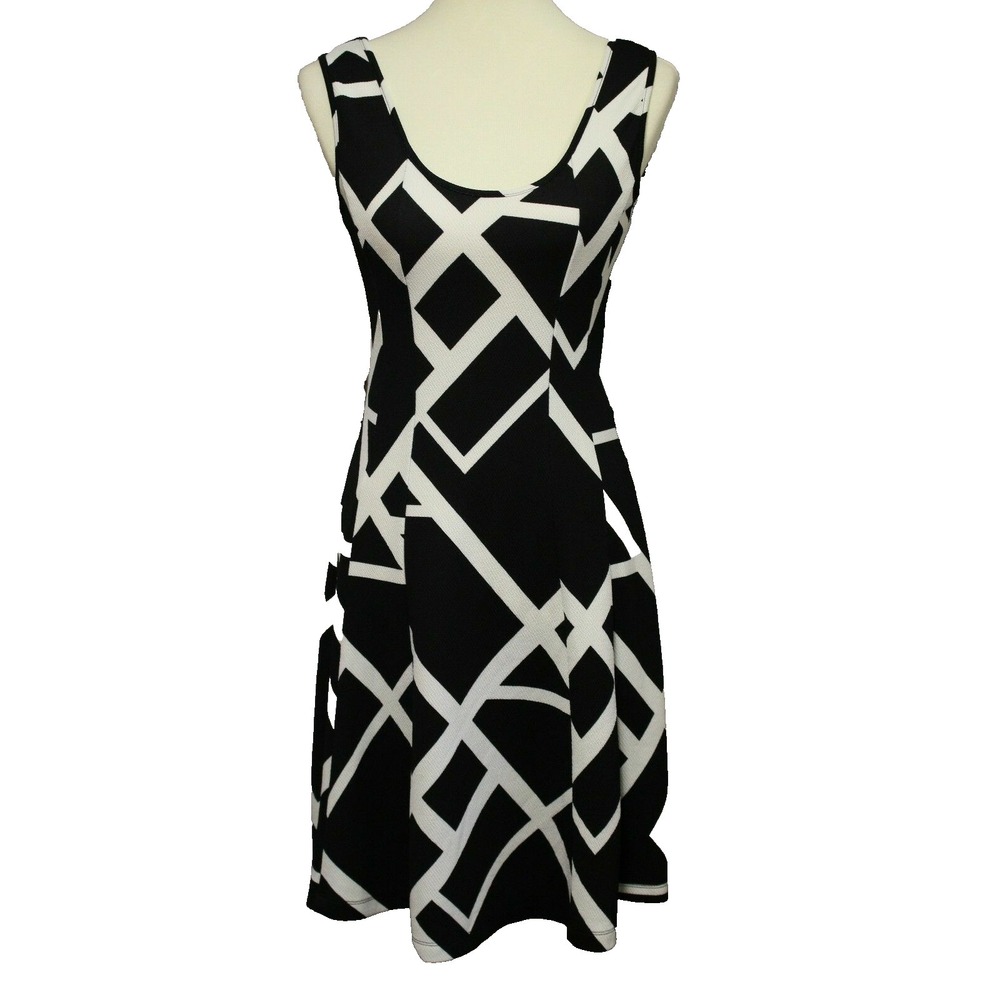 Liberty Love Women Dress M Black White Sleeveless Geometric Print Stretchy